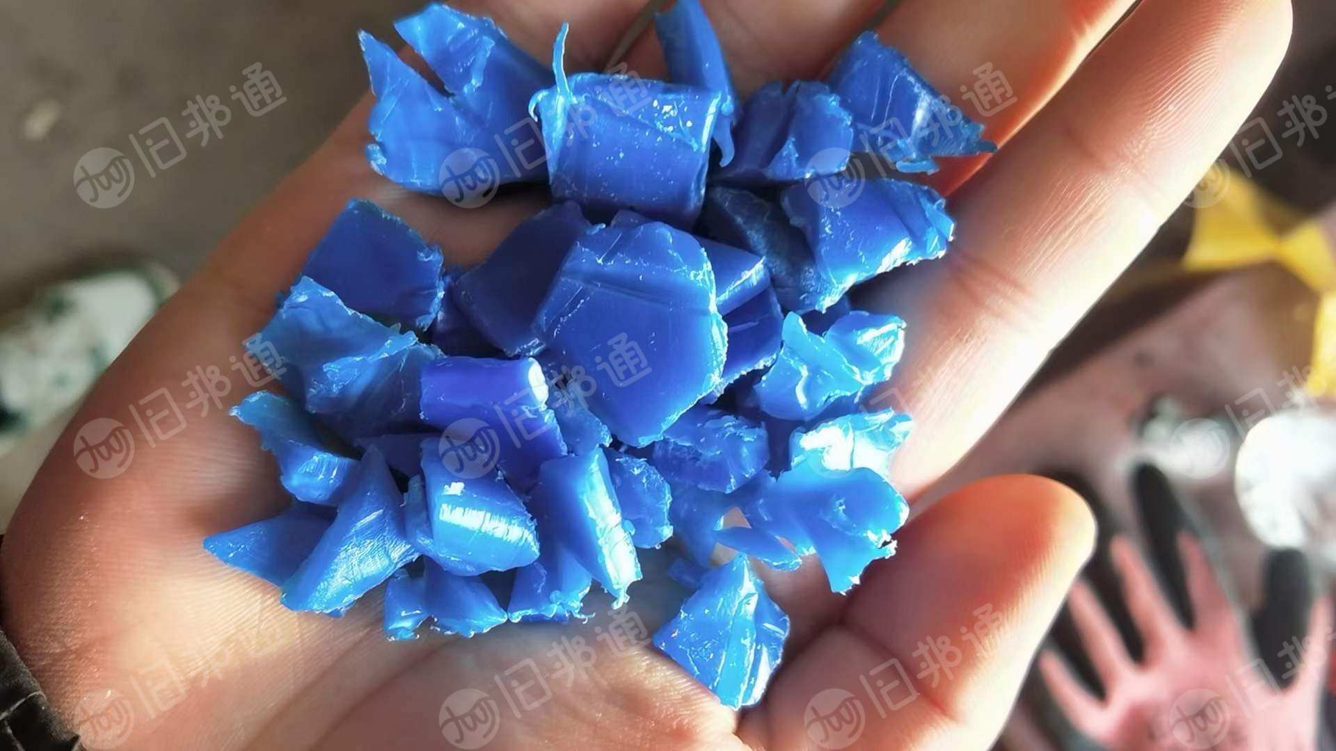长期出售大蓝桶破碎料,干净无水分无杂质,现货20吨
