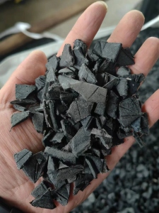 大量出售退漆PP保险杠破碎料，月供几百吨