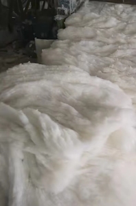 纯涤纶梳理料，梳理棉，大白棉，次白棉，用于家纺，土工布等，大量出售