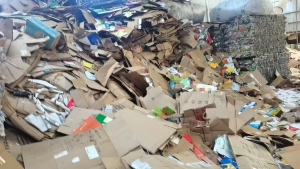 出售黄板纸废料，白纸废料