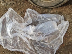 长期出售PE干造高压膜，现货2吨。没打包就近客户可以联系