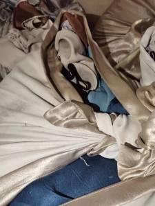 涤纶拉丝料，窗帘布边料，沙发布边料，涤纶废布，可做切片，泡料，长期大量出售