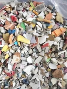 玩具厂下来的pvc粉碎料，可做碳晶板用，月供200吨，长期出售