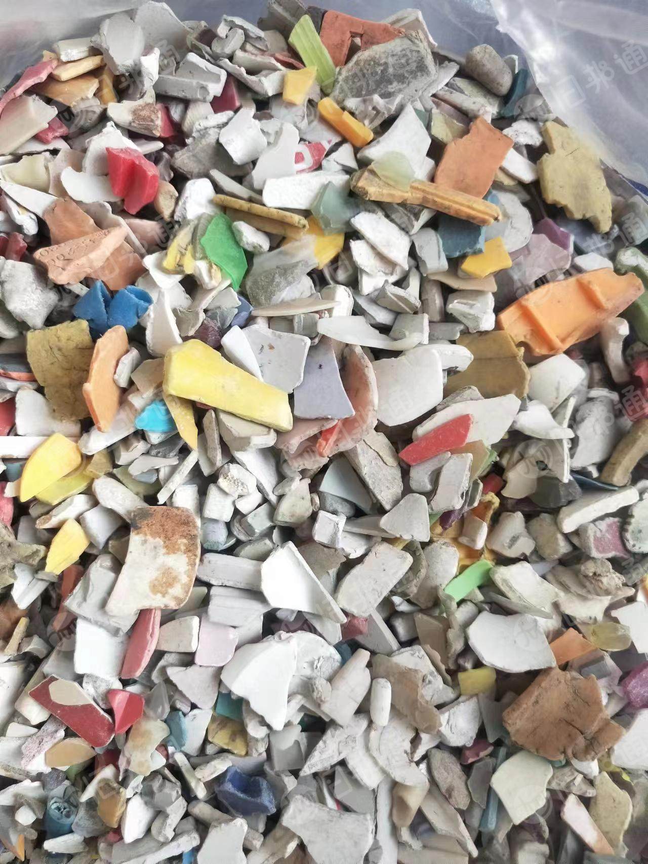 玩具厂下来的pvc粉碎料，可做碳晶板用，月供200吨，长期出售