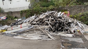 长期出售PVC塑钢毛料，现货6吨左右