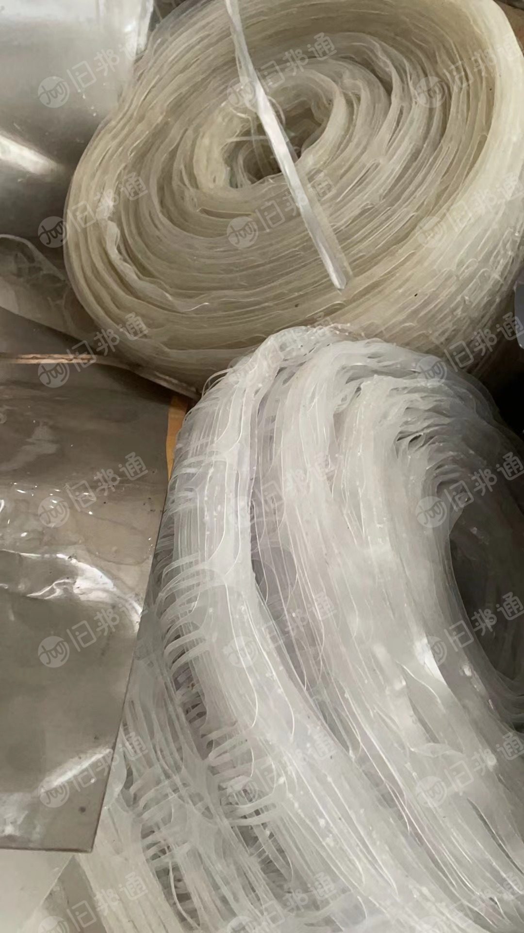 PVC复合PET膜(可分离,分离出来的PET无胶,PVC厚度25丝带胶),现货几十吨出售