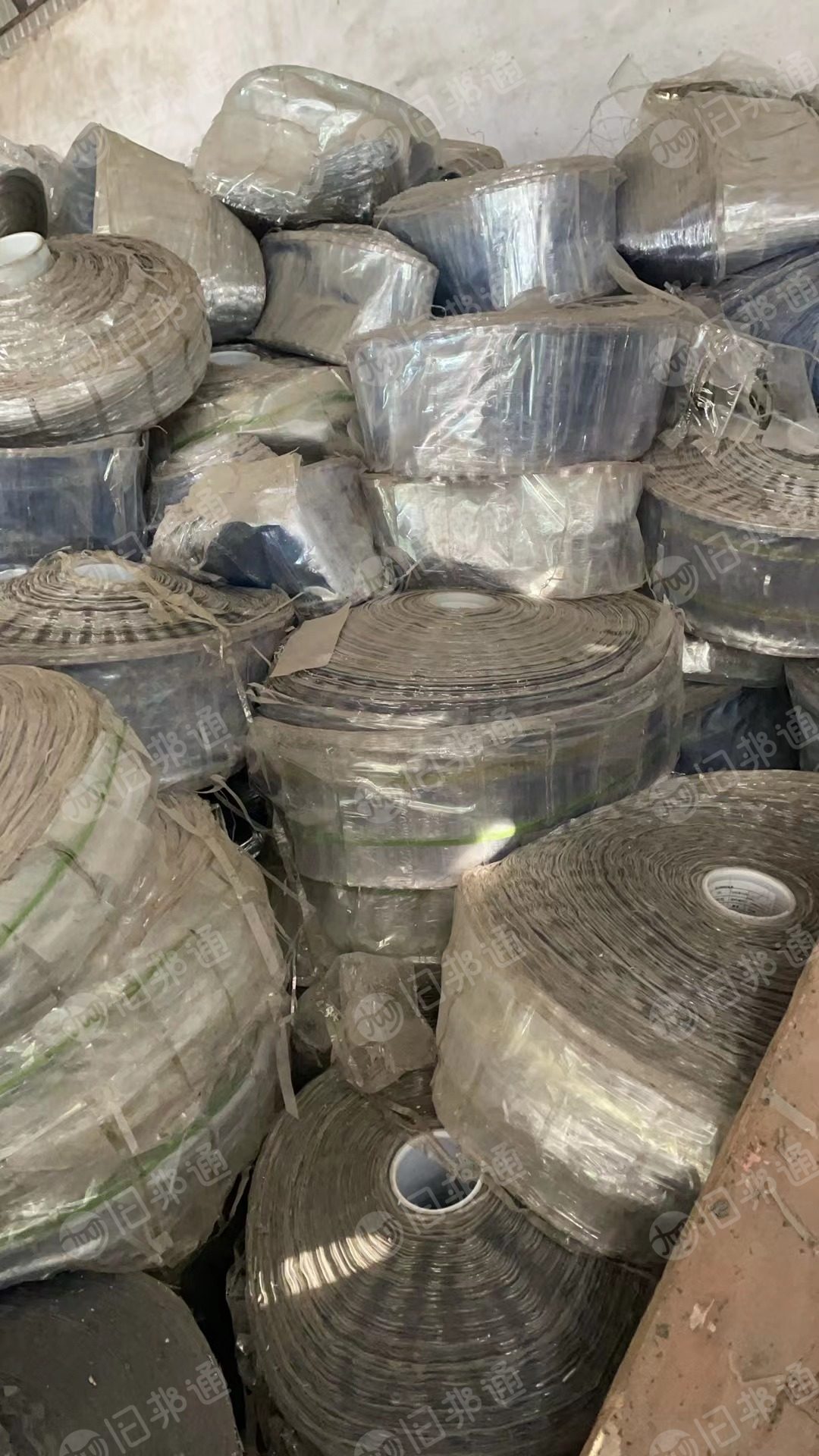 PVC复合PET膜(可分离,分离出来的PET无胶,PVC厚度25丝带胶),现货几十吨出售