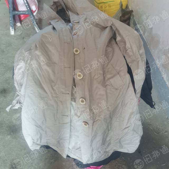 衣服 鞋子 棉被 出售 服装城布料，大量出售