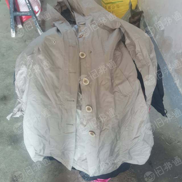 衣服 鞋子 棉被 出售 服装城布料,大量出售