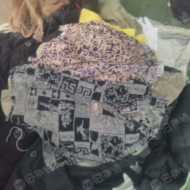 衣服 鞋子 棉被 出售 服装城布料，大量出售