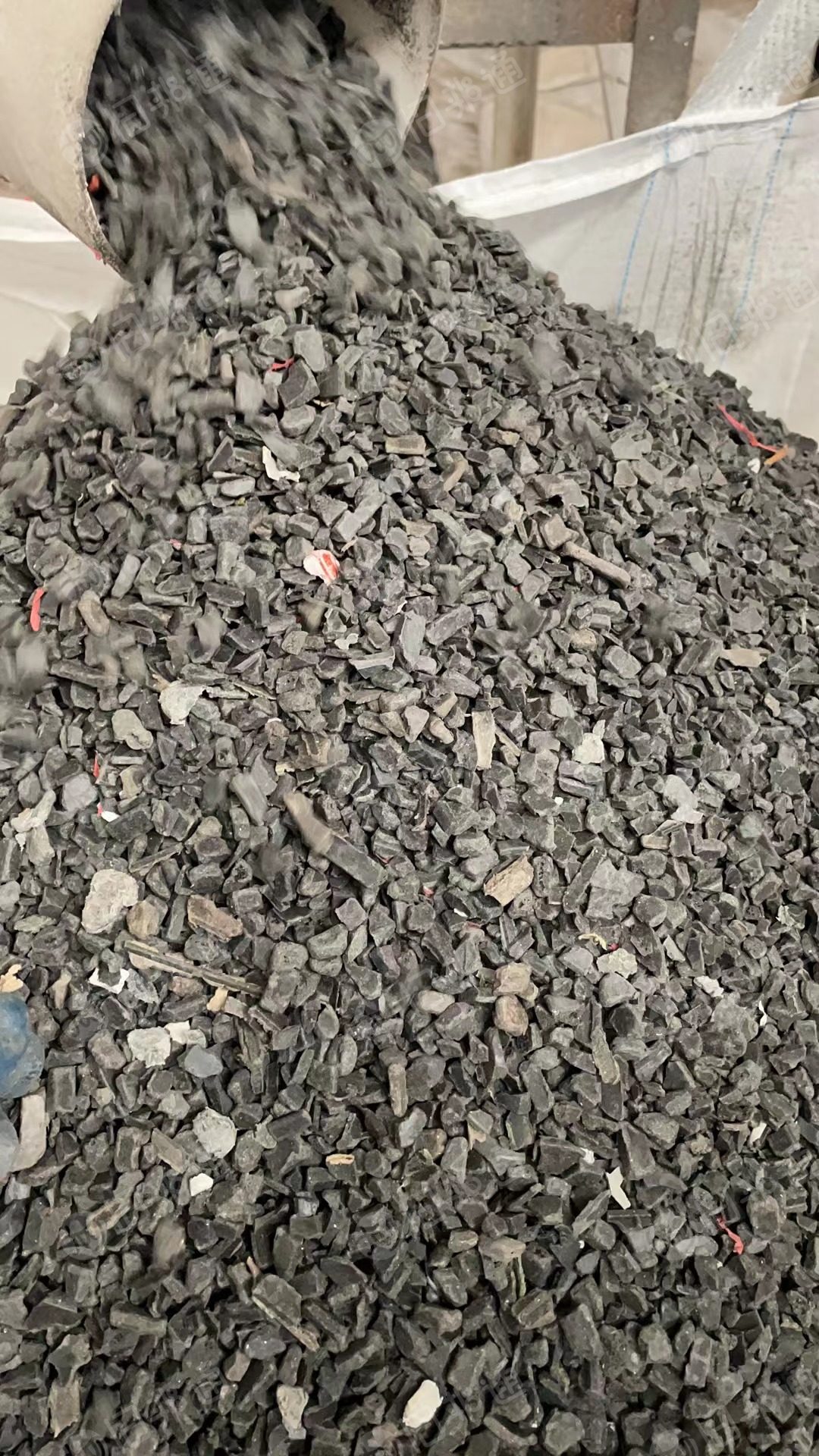 水果筐瓷白破碎料,黑色破碎料,量大,长期出售
