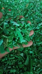 长期出售PE绿色垃圾桶破碎料。蓝托盘粉碎料，月供几吨
