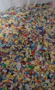 长期出售花乙破碎料，蓝桶破碎料，垃圾桶破碎料