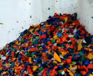 长期出售花丙破碎料，工程丙破碎料，涂料桶破碎料