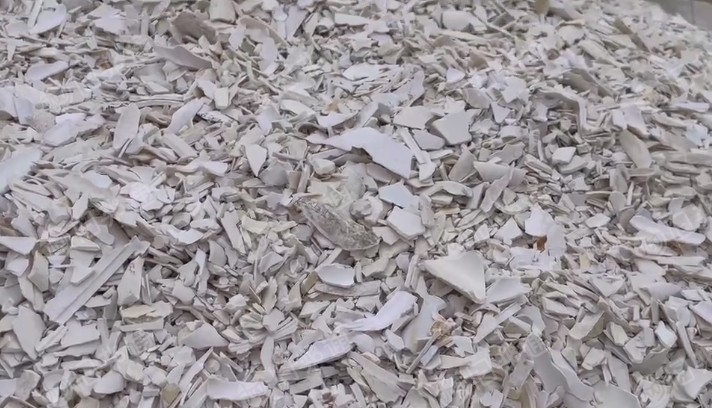 出售pvc白管破碎料,现货14吨