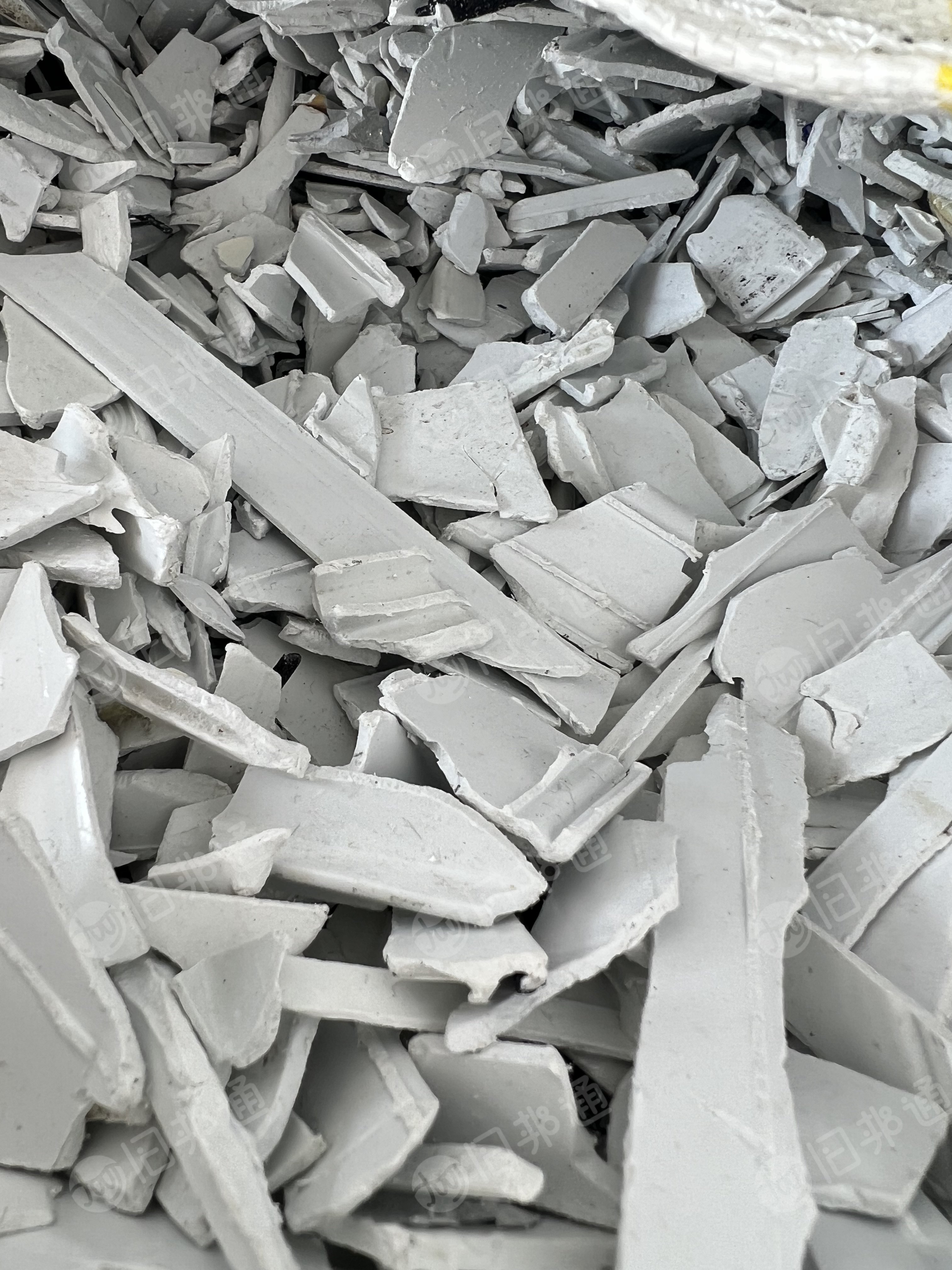 长期出售PVC塑钢破碎料，月供500吨 