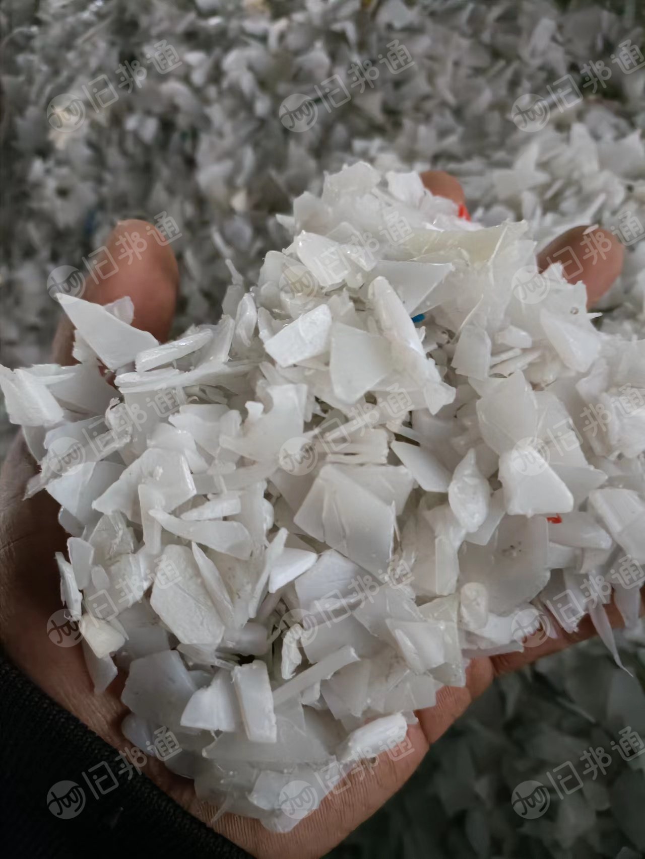 出售低压破碎料,其中纯大蓝破碎料、小蓝破碎料,白壶破碎料,吨桶破碎料