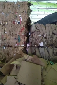 长期出售黄板纸废料，废纸箱