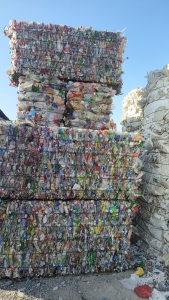 PET三色瓶砖长期出售，现货一挂车 