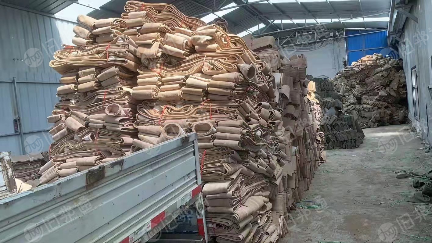 长期出售二手除尘布袋,现货几百吨,已清洗好可按客户要求改尺寸