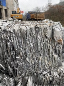 出售铝塑膜，含铝量27-35之间，现货二三十吨