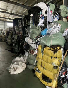 涤纶废布，针织布，窗帘布，台布，飞织鞋料等大量供应