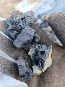 处理催化剂提炼下来的废水废渣