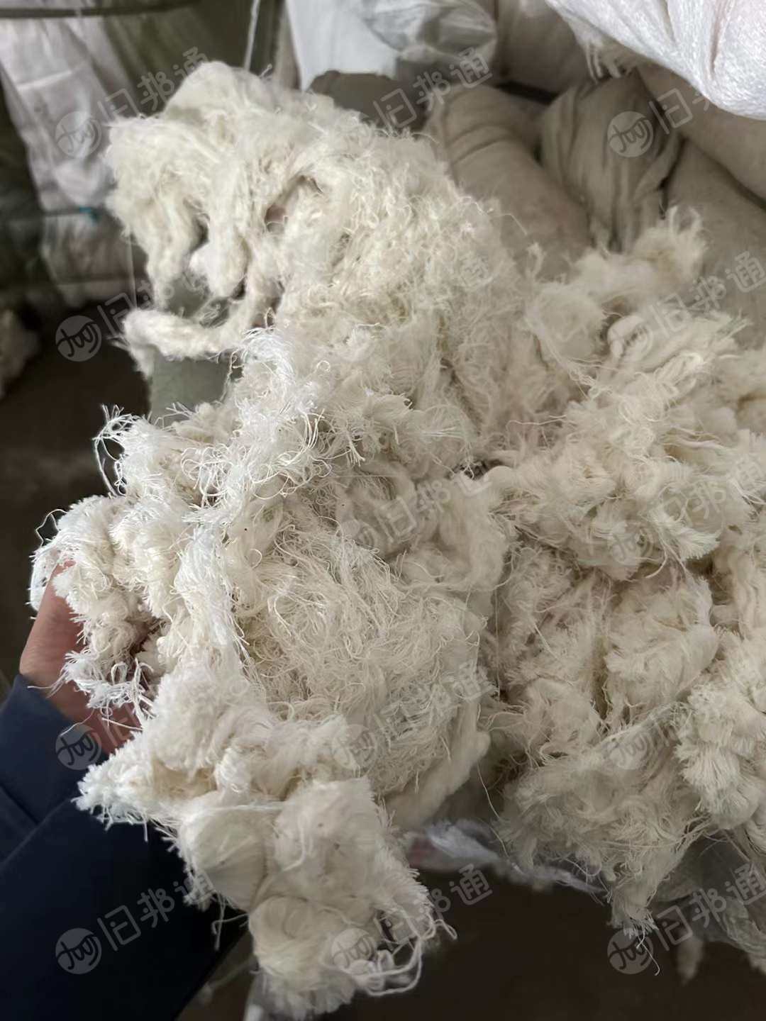 出售化纤回丝,有长丝,70涤30棉,现货30吨