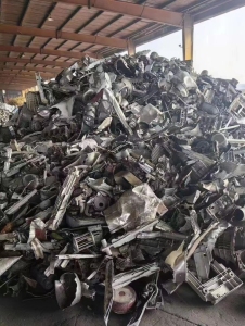 出售各类机件混合废铝，生铝为主