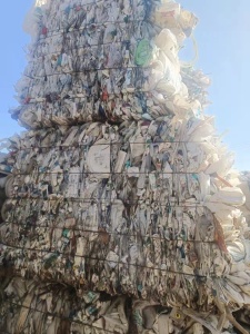 PE大小白压块长期出售 ，现货一车