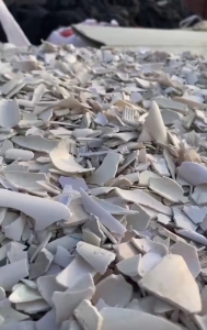 塑钢，大小管破碎料，白钢彩钢的都有，月供几百吨 