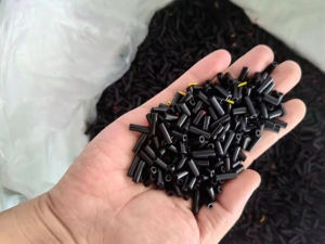 线材加工厂出售PVC水口料，PVC电缆皮废料，现货7吨左右