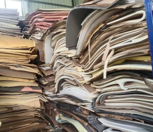 低价处理十几吨带纸海绵皮