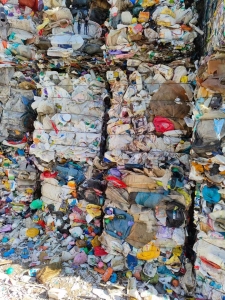 PE花乙压块现货9.6米一车出售。有需要的来 