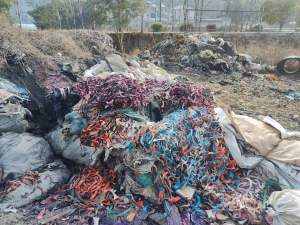 磨粉厂倒闭处理，200吨磨粉料处理乒乓球拍边角料，瑜伽垫边角料，鞋底边角料发泡不发泡的都有