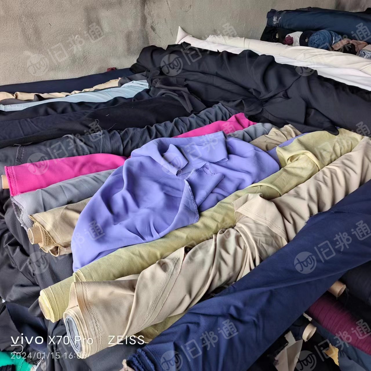 库存小卷裤子料,四面弹,天丝,罗马出售共八吨左右