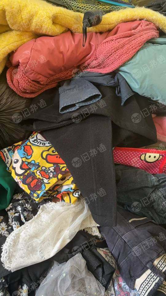出售旧衣服市区货5吨