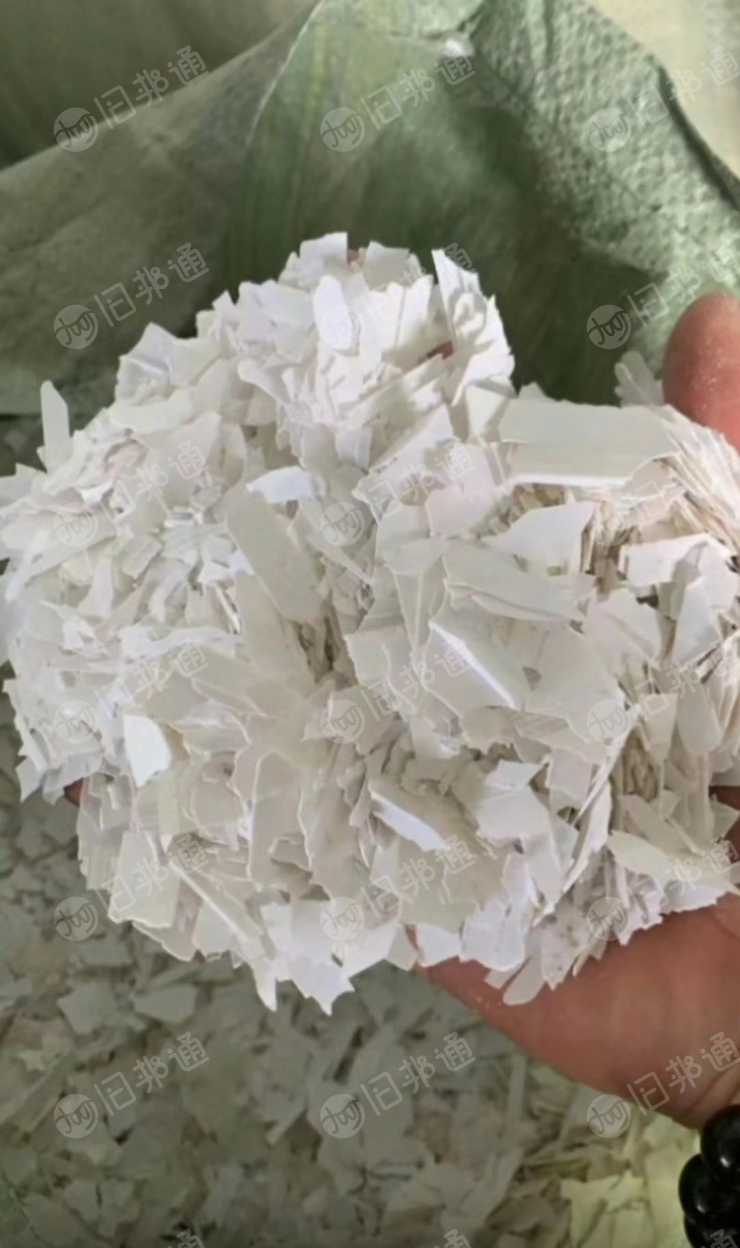 大量求购水洗一级白扣板破碎料,硬质PVC破碎料