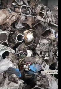 常年大量收购拆车下来的各类机件铝