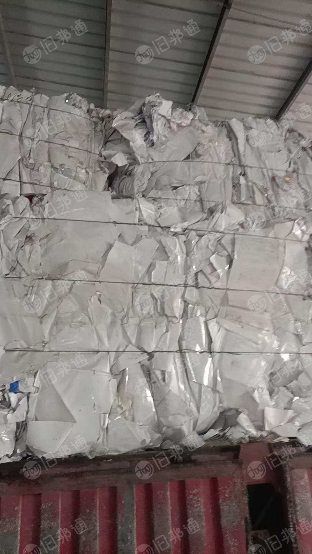 出售带膜纯白芯白卡压块,现货二十吨左右