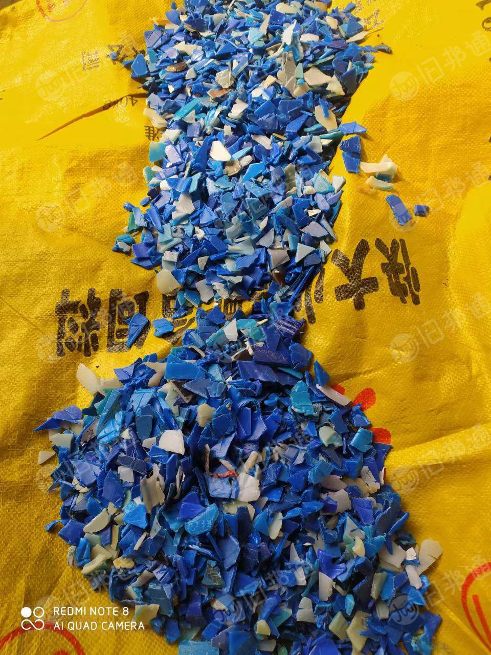 PE小蓝桶破碎料长期出售,现货一挂,大蓝桶也有 。