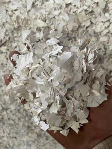 出售pvc墙纸吸塑膜破碎料，白色12吨，花色有半挂