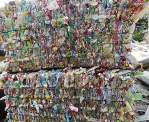 长期出售PET瓶砖，聚酯瓶砖