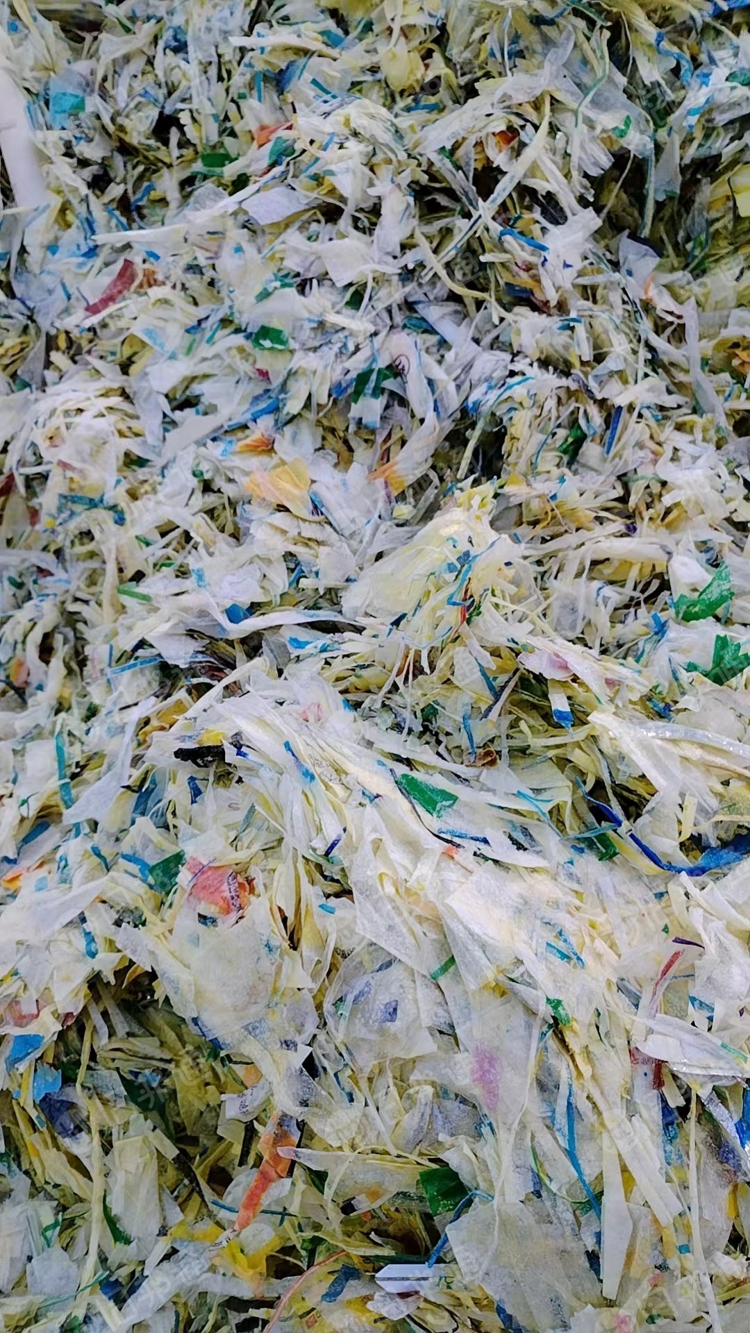 清洗干净的纸厂废料，洗纸浆后的塑料膜，现货几十吨，每个月100吨出售