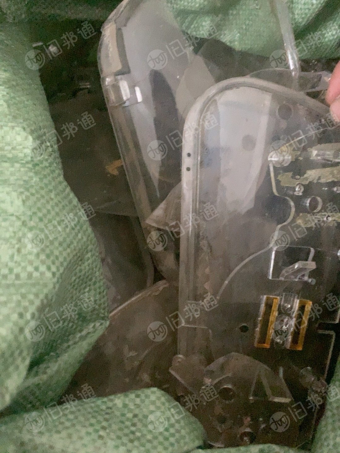 出售仪表盘废料,黑白分开好的,白色包括透明面板,白多黑少