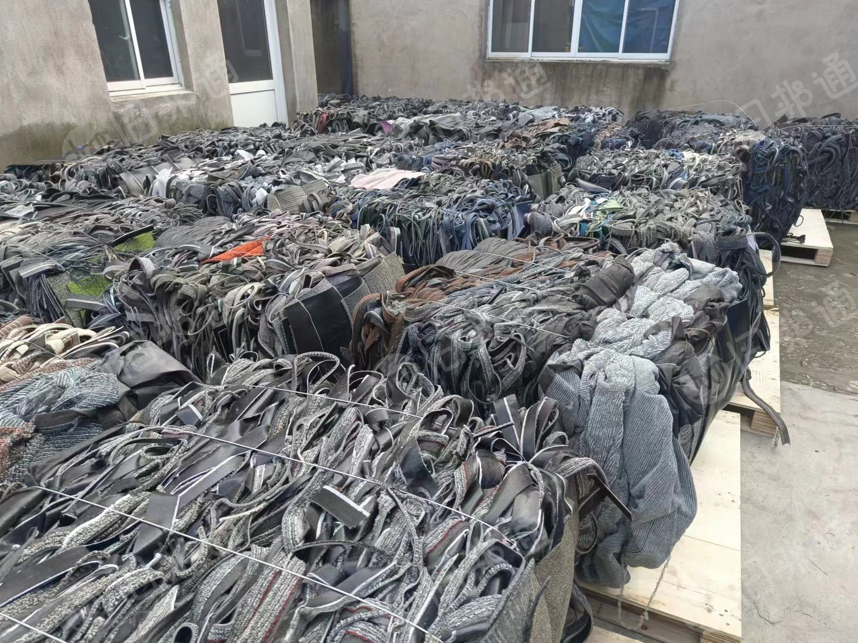 PVC地毯边角料,大量出售