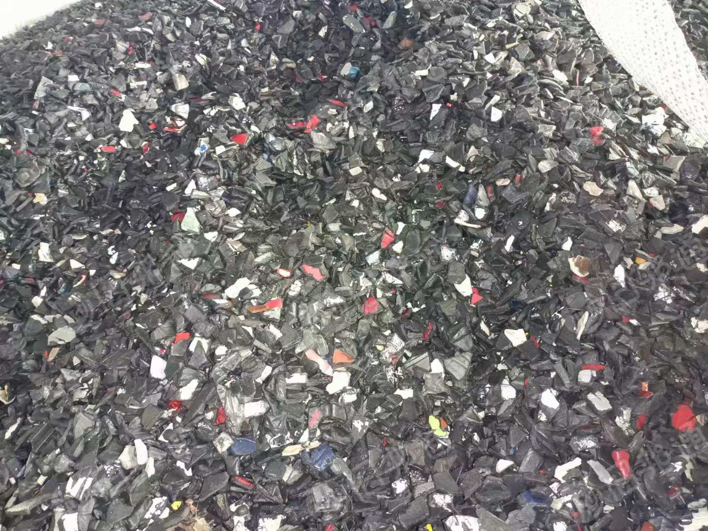 求购保险杆破碎料,年前需要20吨