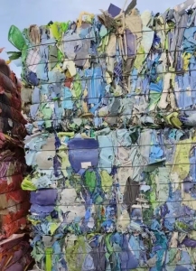 出售花丙压块工程丙压块，涂料桶压块