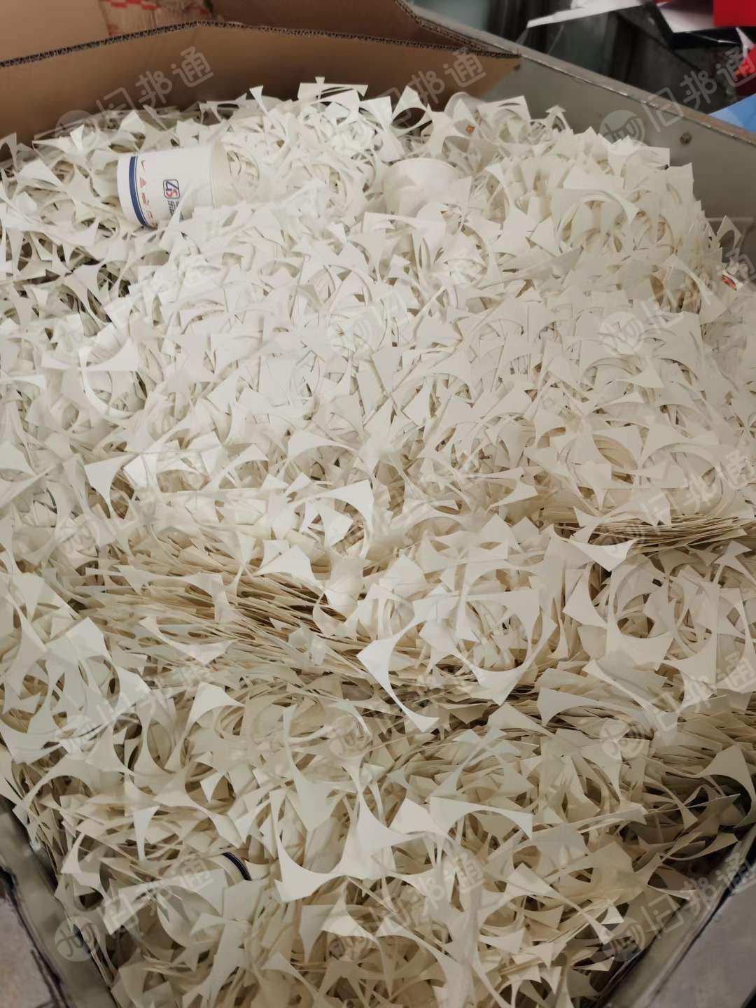 出售口杯纸边角料,纯白,小花都有