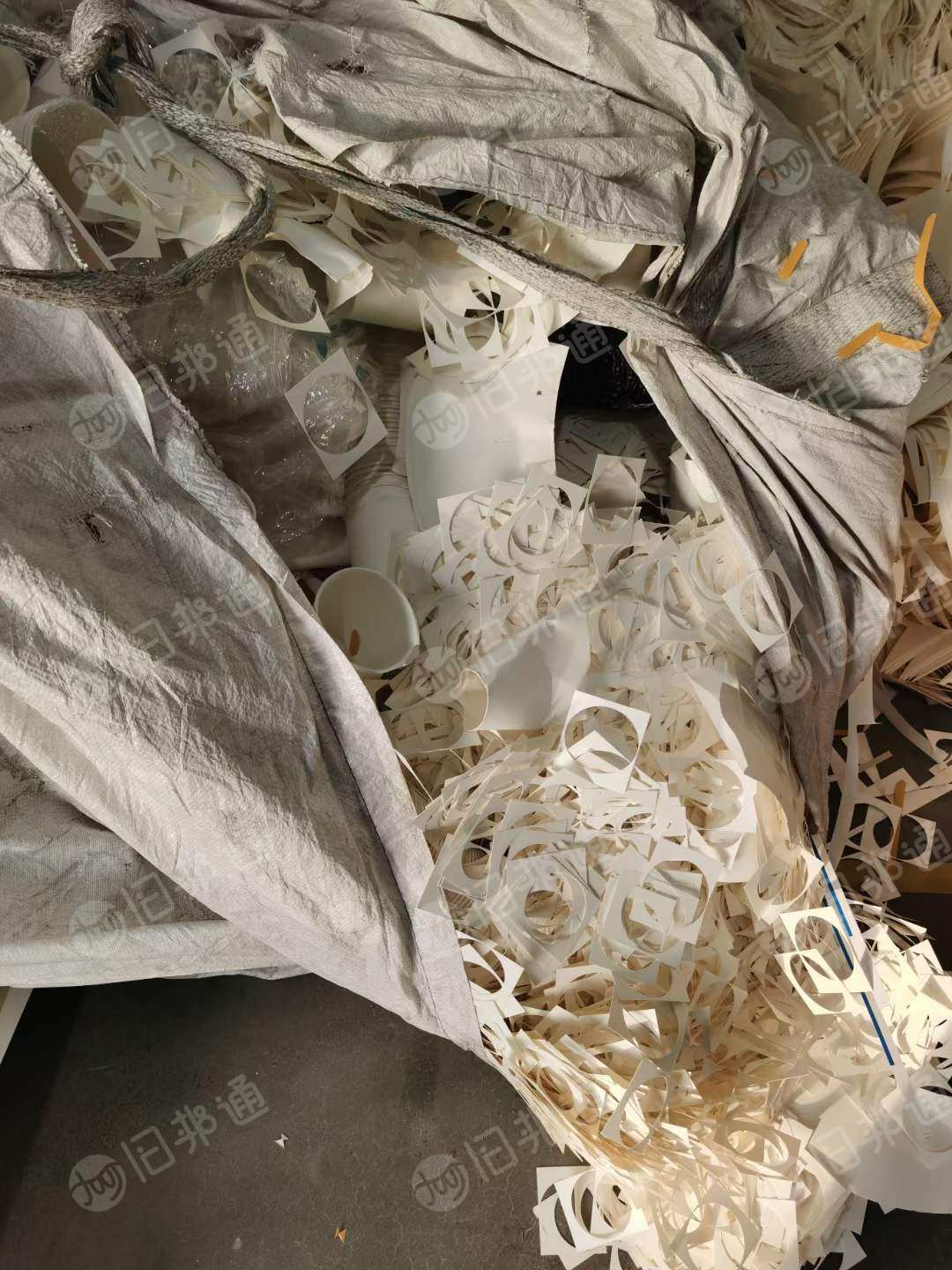 出售口杯纸边角料,纯白,小花都有